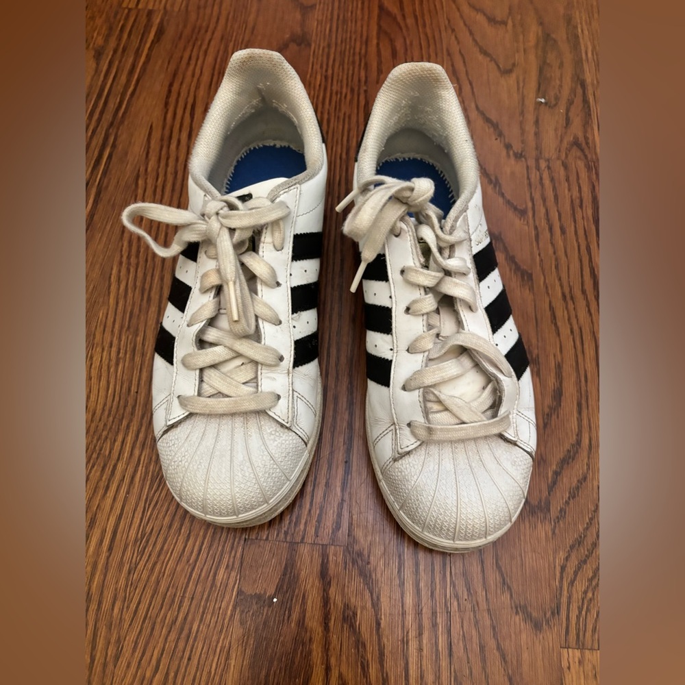 Adidas Superstars 6.5